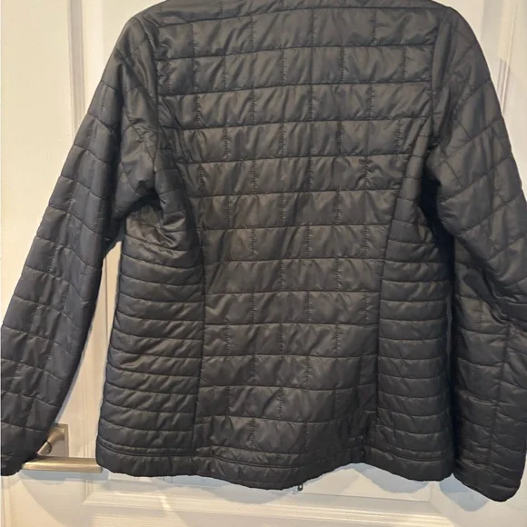 Patagonia Black Quilted light weight Puffer Jacket. - Picture 5 of 7